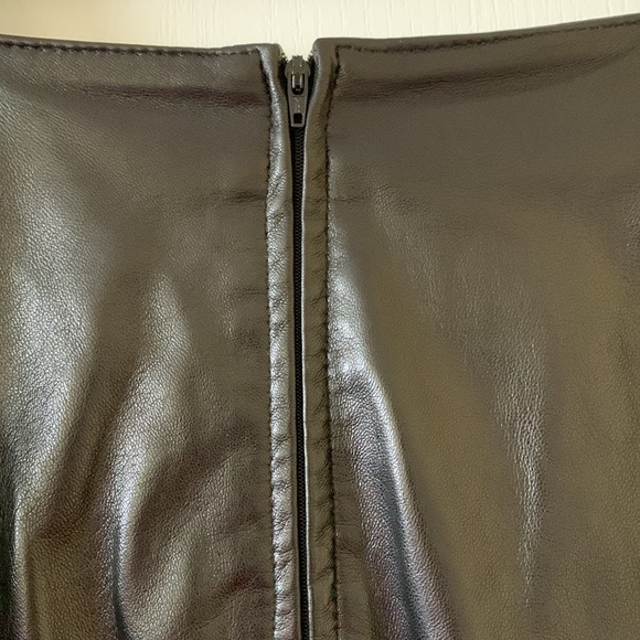 Danier leather Lorna pencil skirt size 12 - Picture 5 of 9